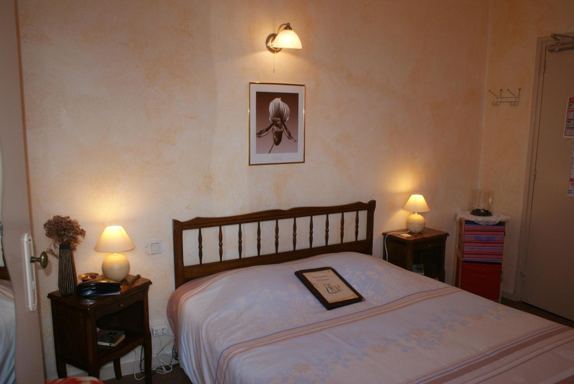 Hotel Le Dauphin Moulins-la-Marche Εξωτερικό φωτογραφία