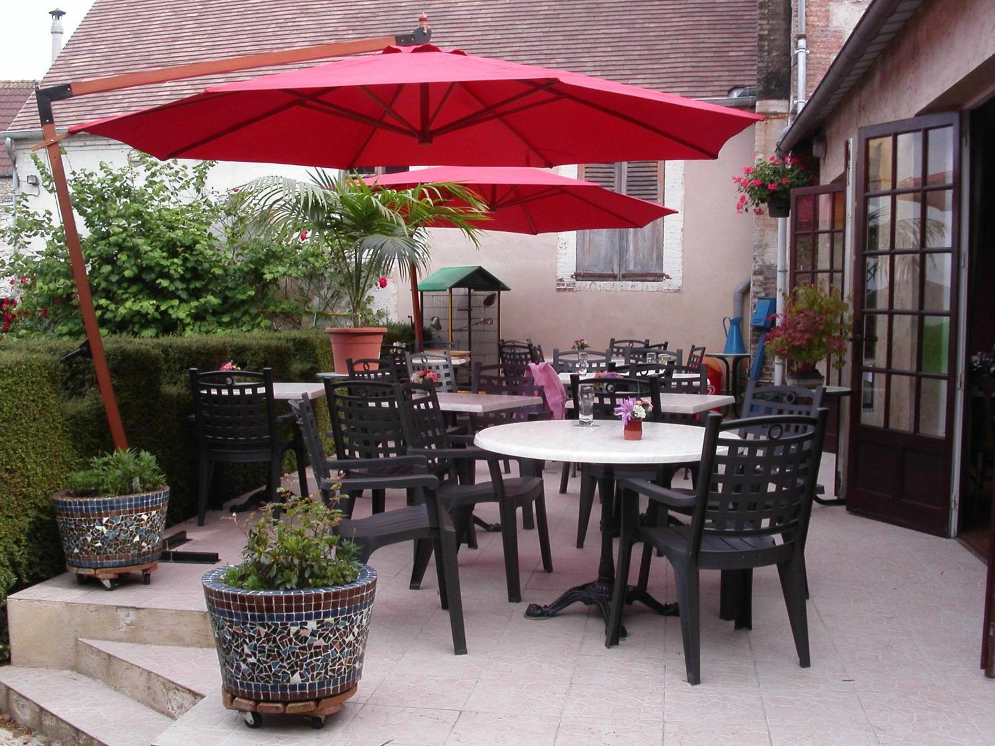 Hotel Le Dauphin Moulins-la-Marche Εξωτερικό φωτογραφία