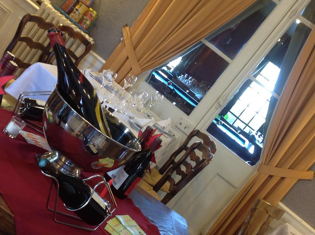 Hotel Le Dauphin Moulins-la-Marche Εξωτερικό φωτογραφία